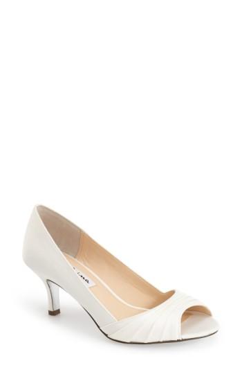 Women's Nina 'carolyn' Peep Toe Pump M - White