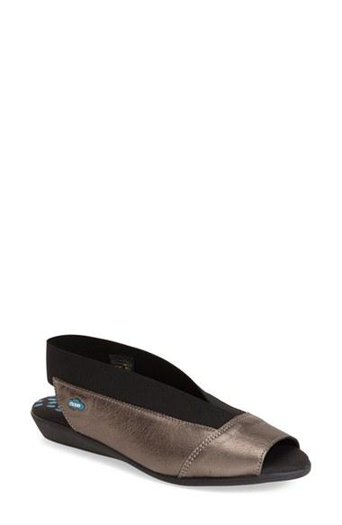 Women's Cloud 'caliber' Peep Toe Leather Flat Us / 35eu - Metallic