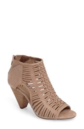 Women's Vince Camuto Eldora Sandal .5 M - Beige