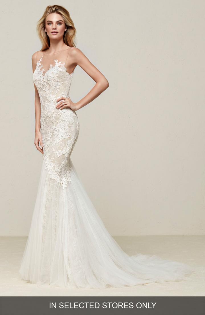 Women's Pronovias Drinam Lace & Tulle Mermaid Gown