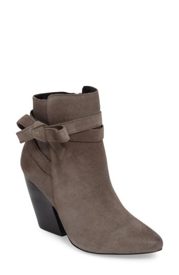 Women's Pelle Moda Jax Block Heel Bootie .5 M - Grey