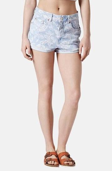 Topshop Moto 'hallie' Floral Denim Shorts (light Denim) Light Denim