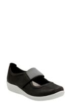 Women's Clarks Sillian Cala Sneaker M - Black