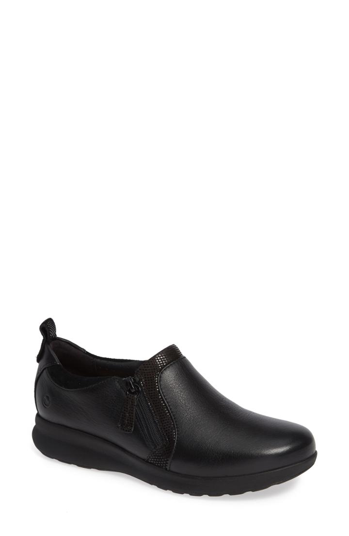 Women's Clarks Un Adorn Zip Sneaker .5 M - Black