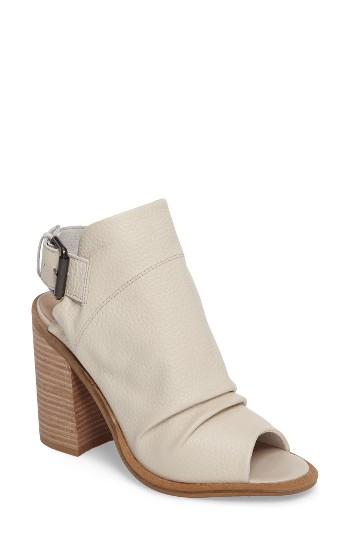Women's Kelsi Dagger Brooklyn Metro Buckle Sandal .5 M - White