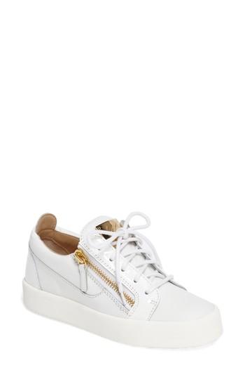 Women's Giuseppe Zanotti Low Top Sneaker .5 M - White