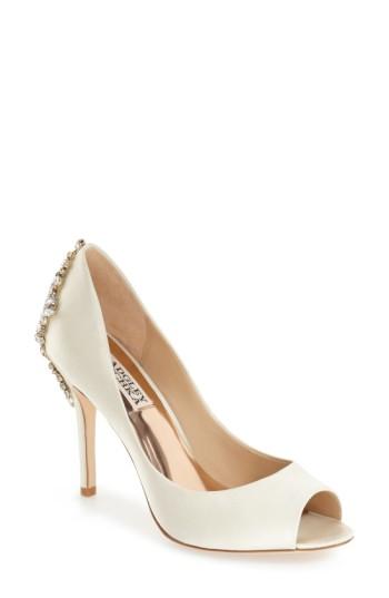 Women's Badgley Mischka 'nilla' Peep Toe Pump .5 M - Ivory