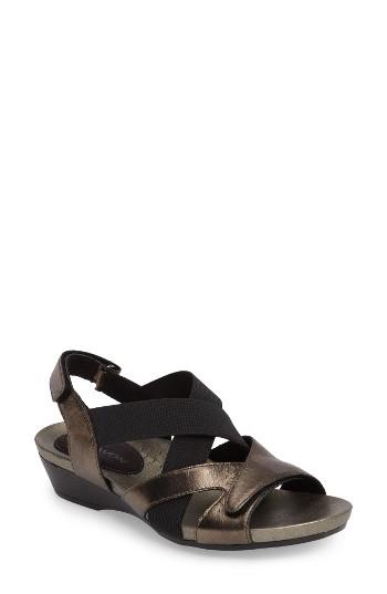 Women's Aravon Standon Cross Strap Sandal Aa - Metallic