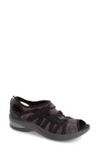 Women's Bzees 'reveal' Sandal M - Black