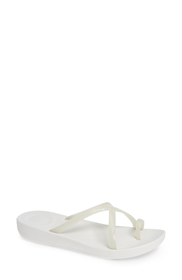 Women's Fitflop Iqushion(tm) Wave Ergonomic Flip Flop M - White