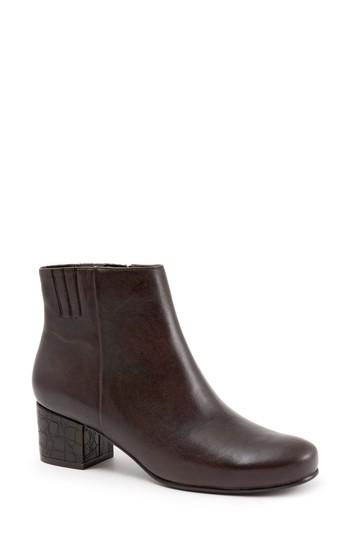 Women's Trotters Shannon Bootie .5 N - Brown
