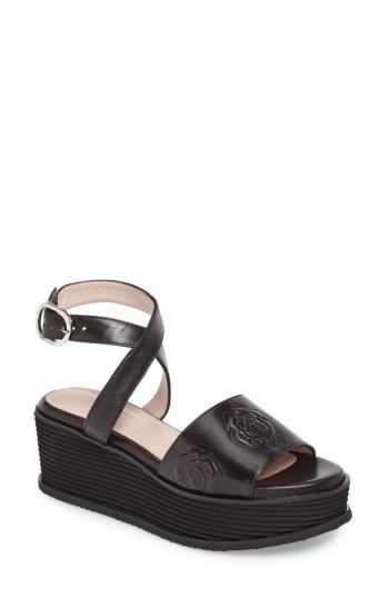 Women's Taryn Rose Paola Platform Sandal M - Black