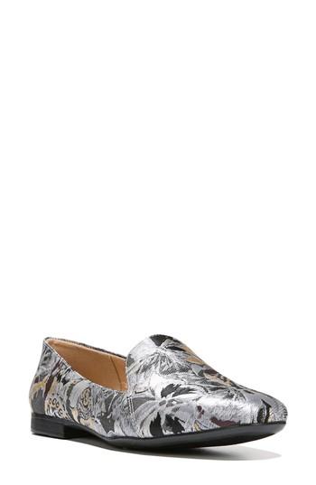 Women's Naturalizer Emiline Flat Loafer .5 N - Grey