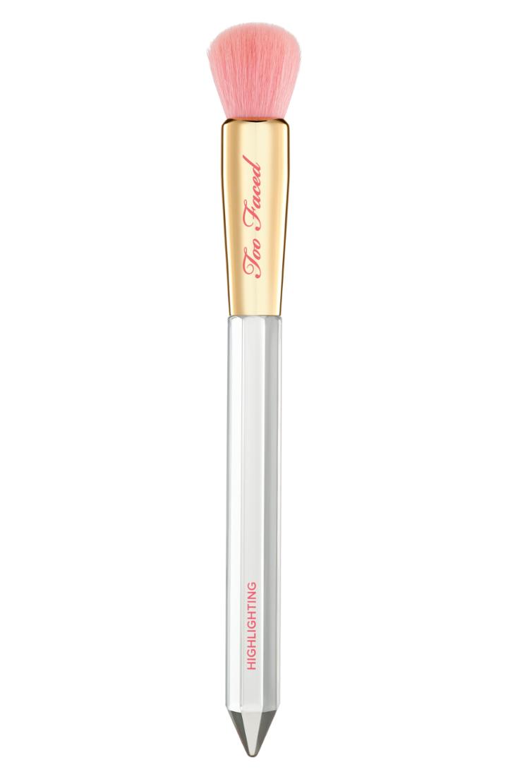 Too Faced Diamond Light Highlighting Brush, Size - No Color