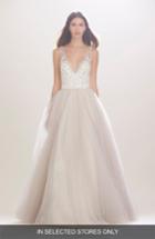 Women's Carolina Herrera 'mercedes' V-neck Lace & Tulle Gown, Size - Beige