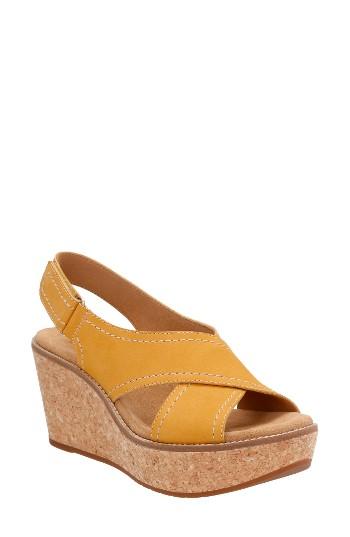 Women's Clarks Aisley Tulip Platform Sandal M - Yellow