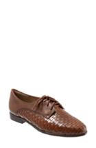 Women's Trotters Lizzie Derby Flat .5 M - Brown