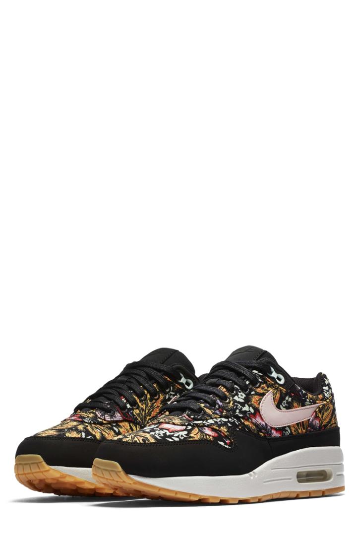 Women's Nike Air Max 1 Qs Sneaker