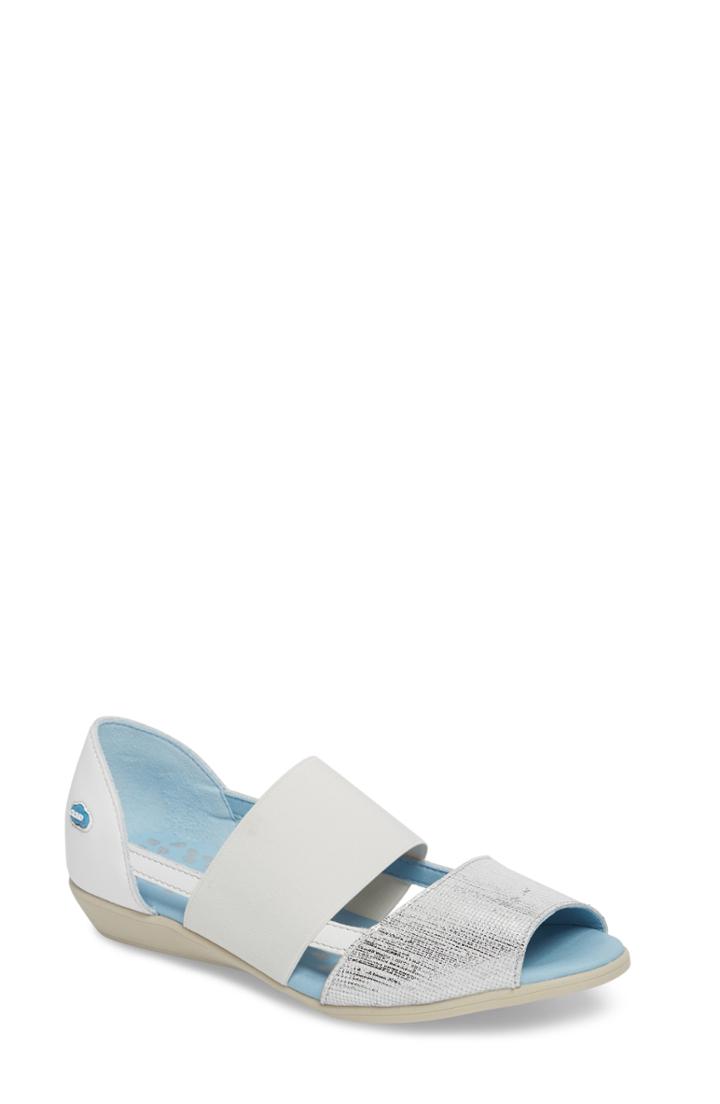 Women's Cloud Canary Dunkan Flat .5-7us / 37eu - White