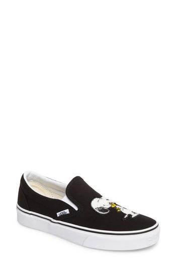 Women's Vans X Peanuts Snoopy Kisses Slip-on Sneaker .5 M - Black
