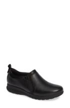 Women's Clarks Un Adorn Zip Sneaker M - Black