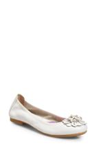 Women's B?rn Julianne Floral Flat M - White