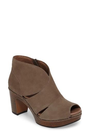 Women's Dansko Delphina Block Heel Bootie .5-9us / 39eu M - Beige