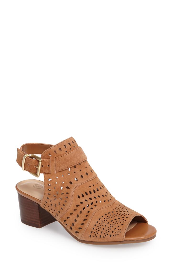 Women's Bella Vita Fonda Perforated Sandal .5 W - Beige