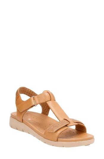 Women's Clarks Un Haywood T-strap Sandal M - Brown