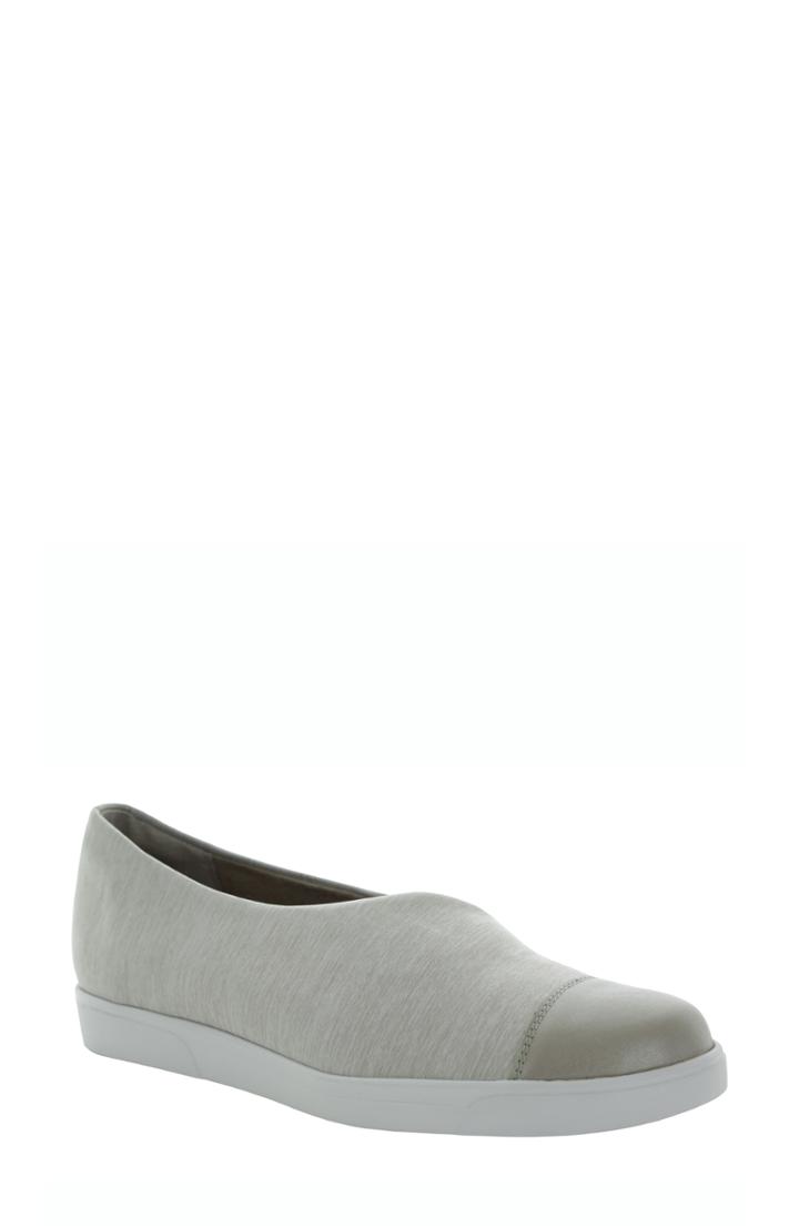 Women's Munro Plum Slip-on Flat M - Beige