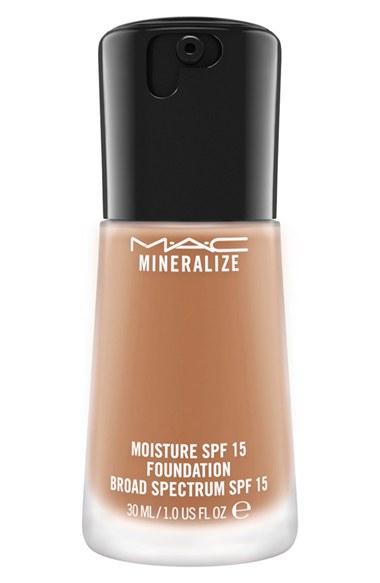 Mac Mineralize Moisture Foundation Broad Spectrum Spf 15 Oz - Nc 44