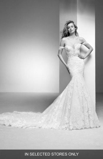 Women's Pronovias Imelda Lace Mermaid Gown