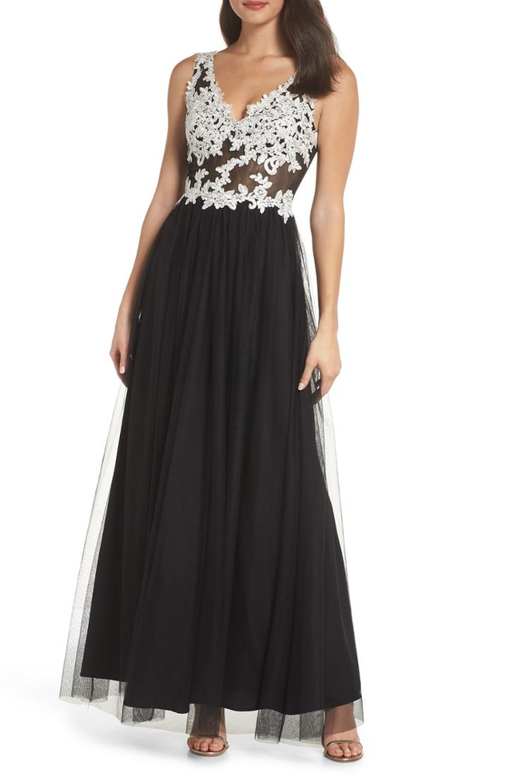 Women's Blondie Nites Floral Applique V-neck Gown - Black