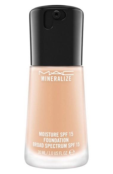 Mac Mineralize Moisture Foundation Broad Spectrum Spf 15 Oz - Nc 25