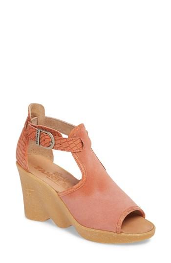Women's Famolare Queen Bee Wedge Sandal M - Coral