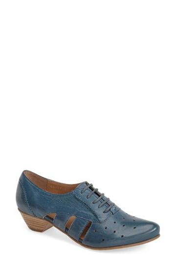 Women's Fidji 'vo92' Perforated Leather Pump Eu - Blue