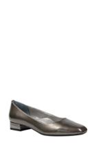 Women's J. Renee Eledora Pump M - Beige