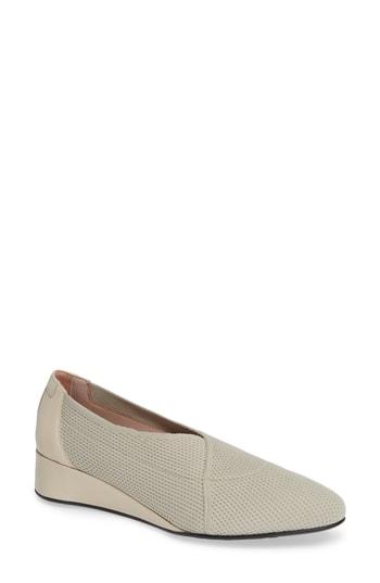 Women's Taryn Rose Celeste Wedge M - Beige