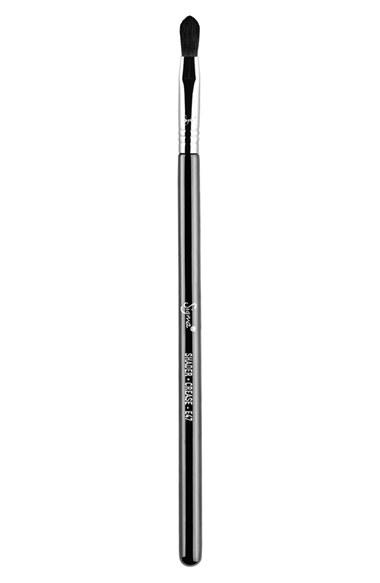 Sigma Beauty E47 Shader-crease Brush