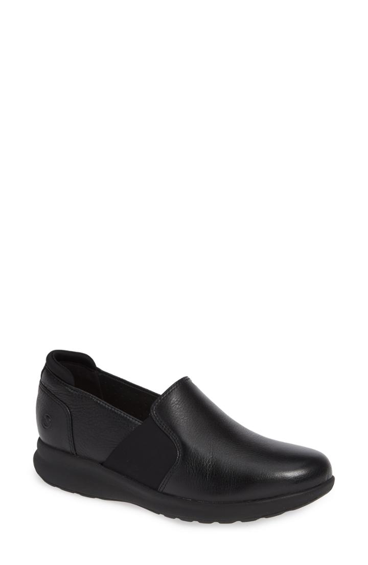 Women's Clarks Un Adorn Step Sneaker M - Black