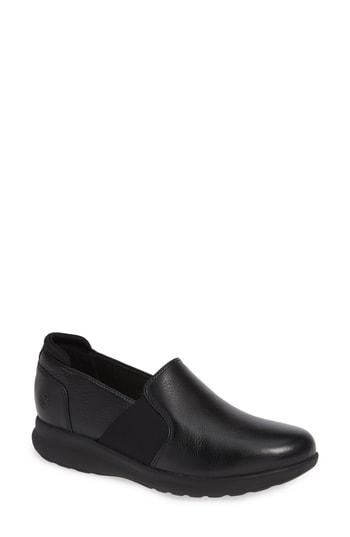 Women's Clarks Un Adorn Step Water Repellent Sneaker M - Black