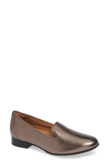 Women's Clarks Un Blush Step Loafer M - Metallic