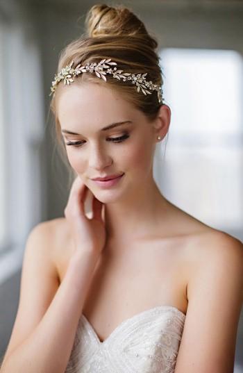 Brides & Hairpins 'avalon' Leaf Halo & Sash, Size - Metallic