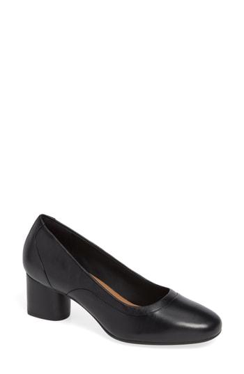Women's Clarks Un Cosmo Step Pump .5 M - Black