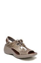 Women's Bzees Juicy Sandal .5 M - Metallic