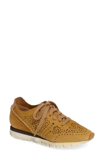 Women's Otbt Khora Sneaker .5 M - Metallic