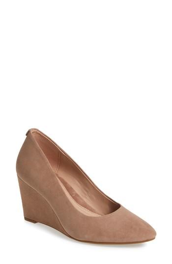 Women's Taryn Rose Ysabella Pump M - Beige