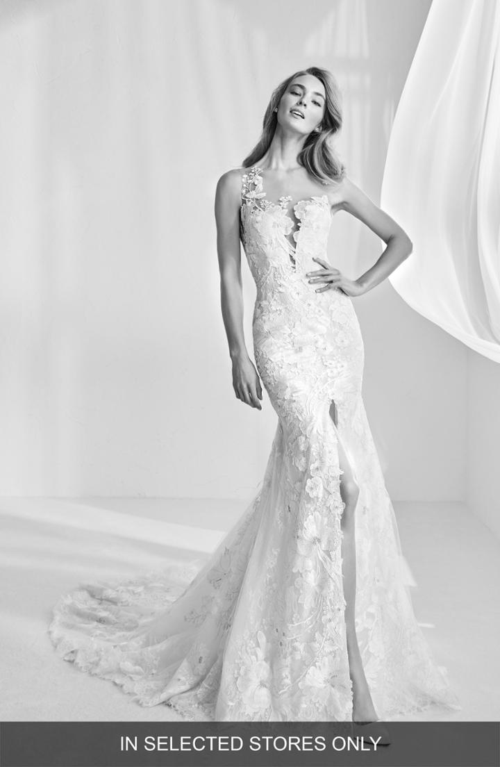 Women's Atelier Pronovias Ranisa Embroidered Lace Mermaid Gown, Size - Ivory