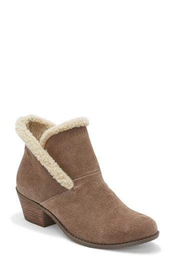 Women's Me Too Zanna Bootie .5 M - Beige