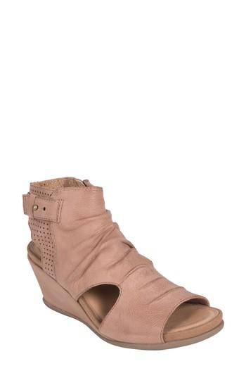 Women's Earth Sweetpea Wedge .5 M - Pink